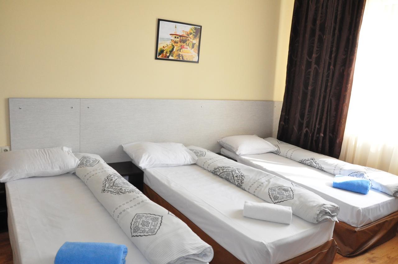 Guest Rooms Simona Opanets Bagian luar foto