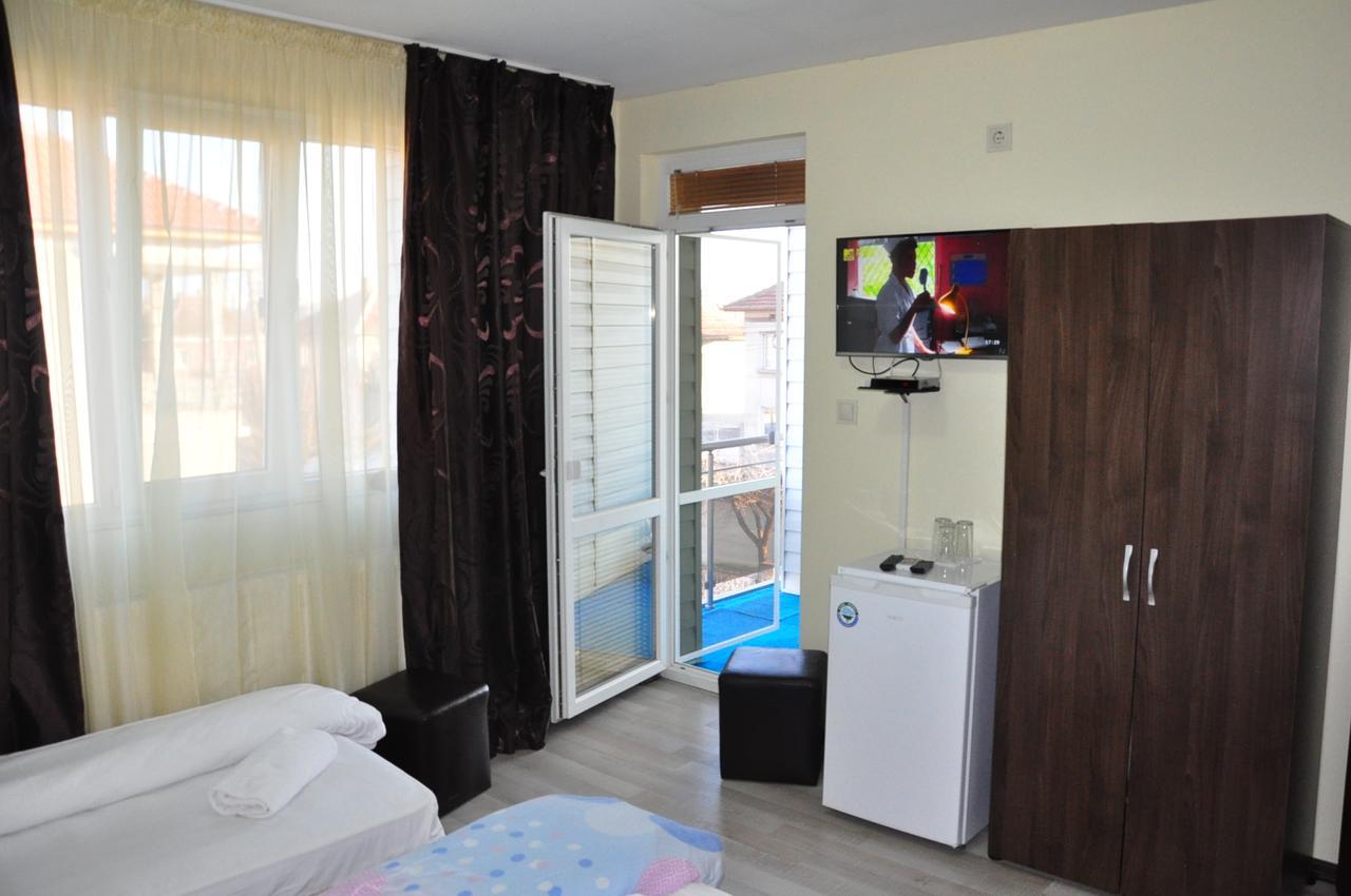 Guest Rooms Simona Opanets Bagian luar foto