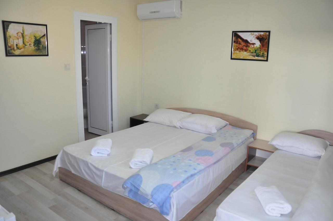 Guest Rooms Simona Opanets Bagian luar foto