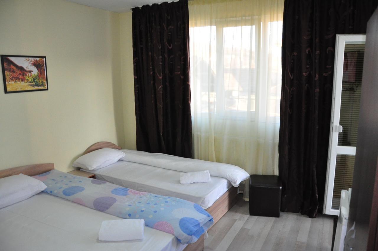 Guest Rooms Simona Opanets Bagian luar foto