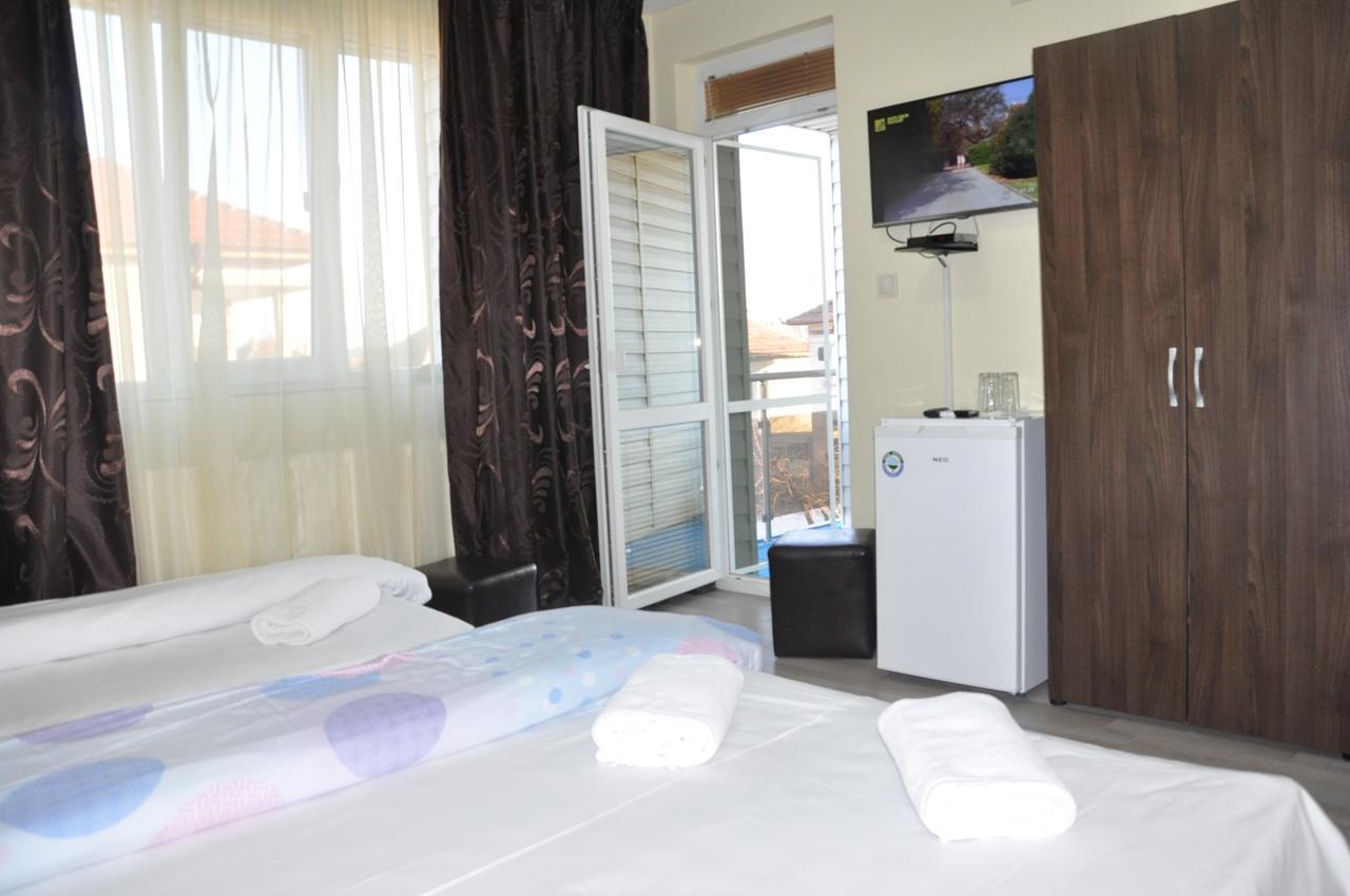 Guest Rooms Simona Opanets Bagian luar foto