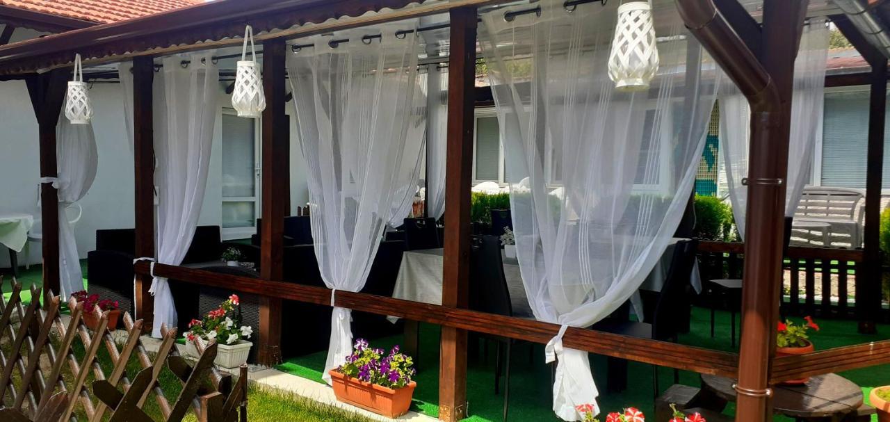 Guest Rooms Simona Opanets Bagian luar foto